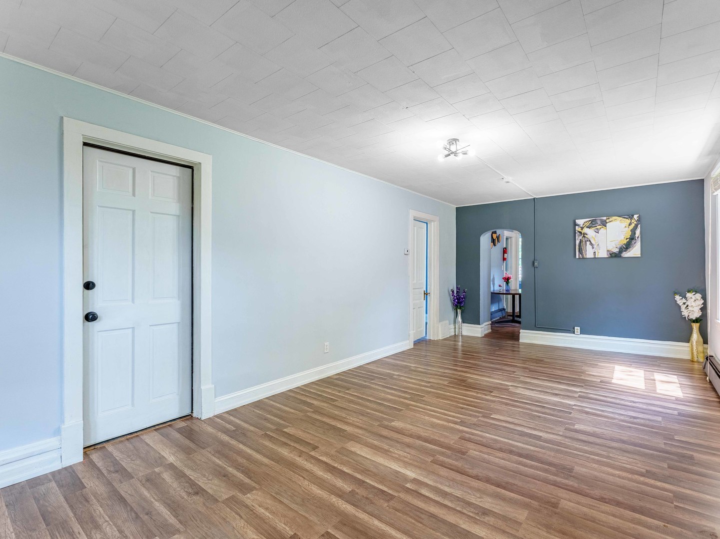 6731 S Loomis Boulevard Property Photo 4