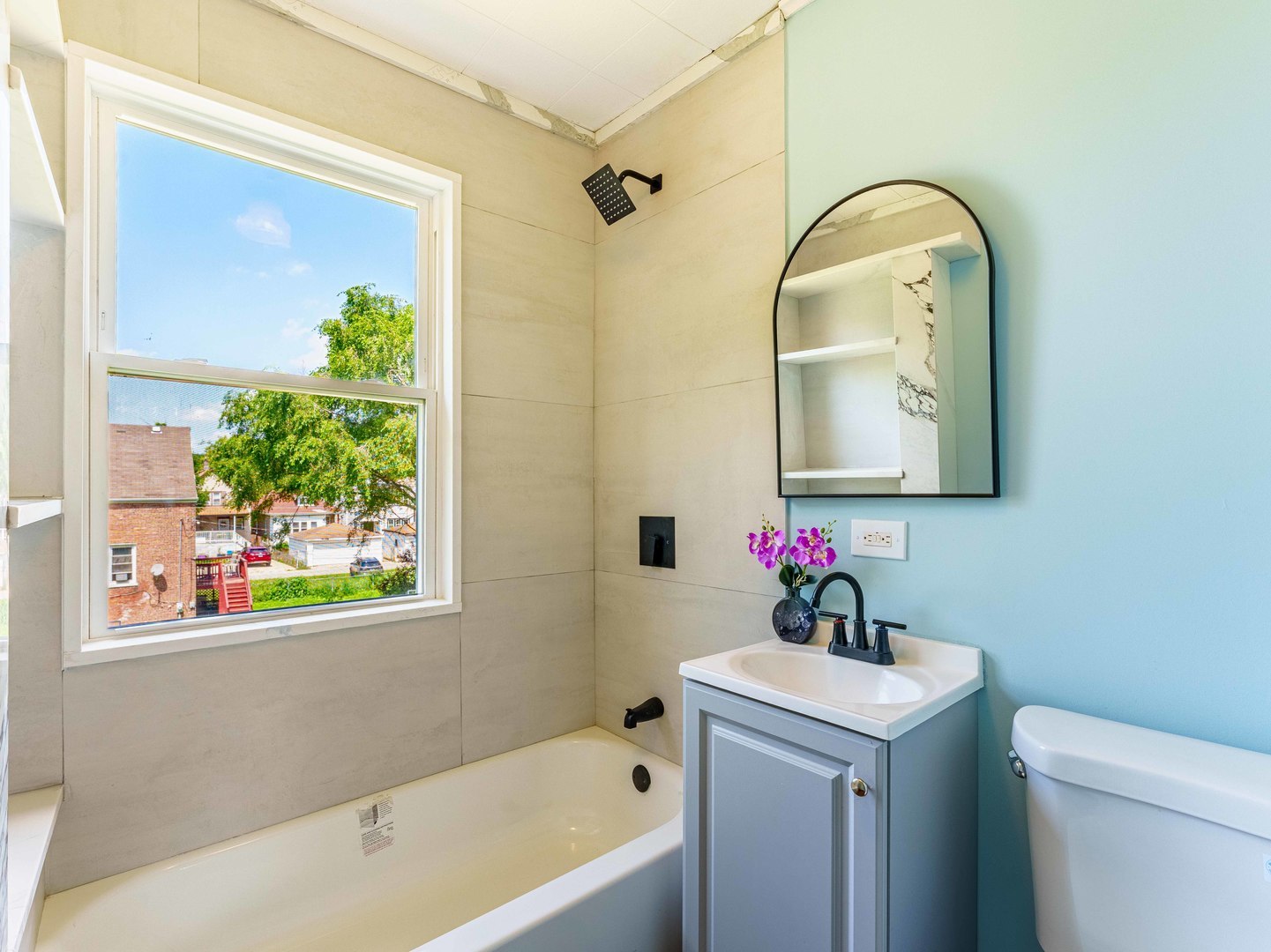 6731 S Loomis Boulevard Property Photo 16