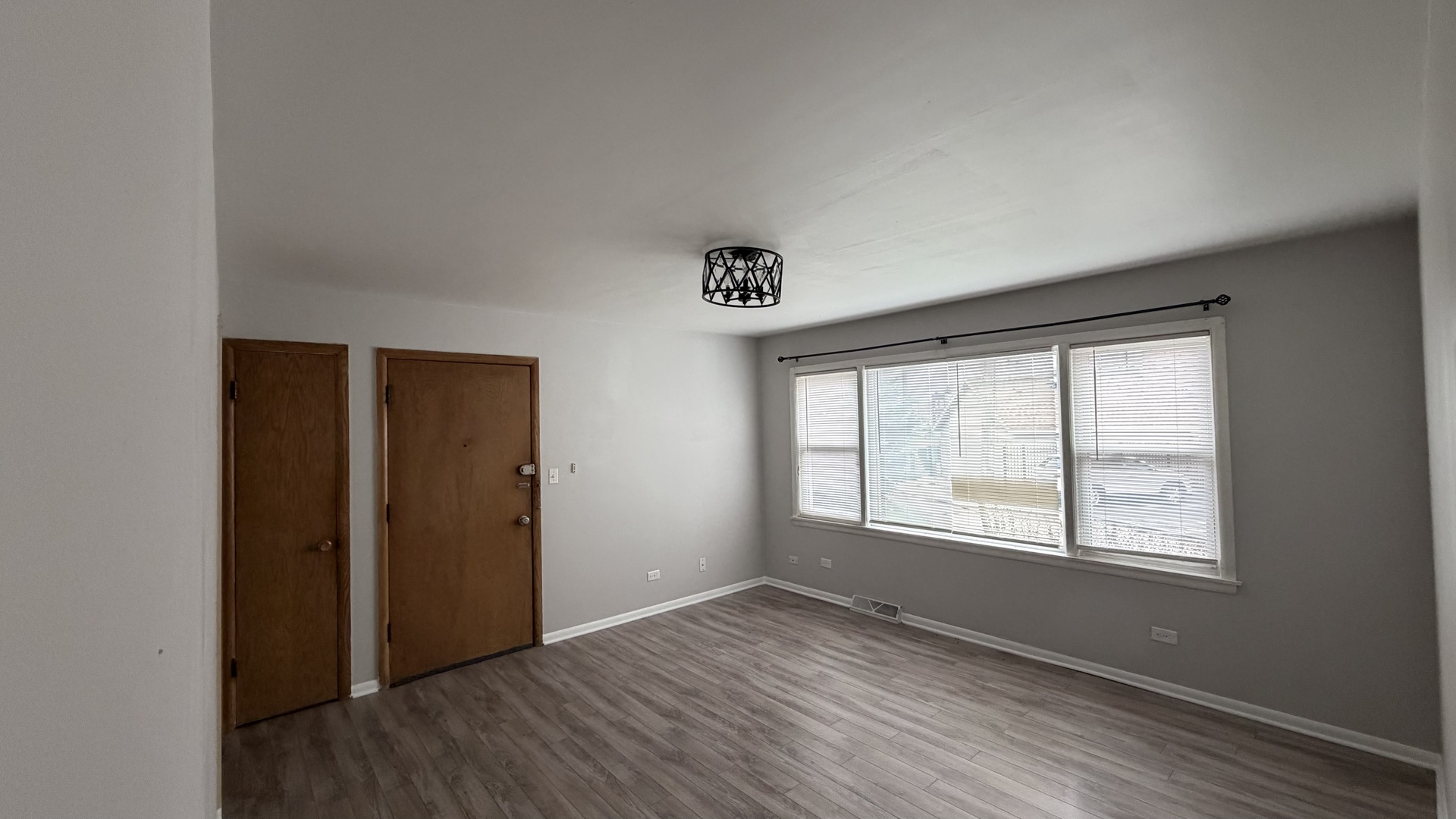 5645 N Central Avenue 1e Property Photo 2