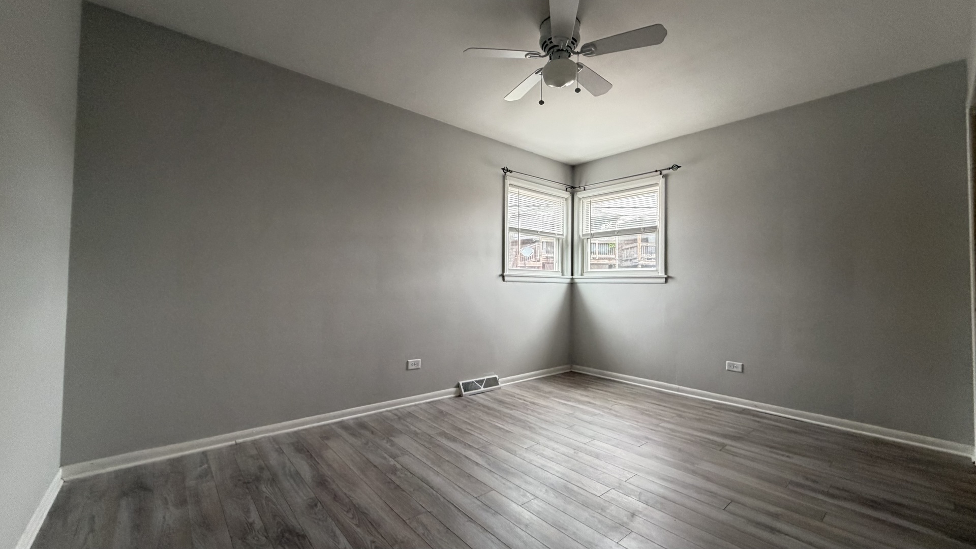 5645 N Central Avenue 1e Property Photo 6