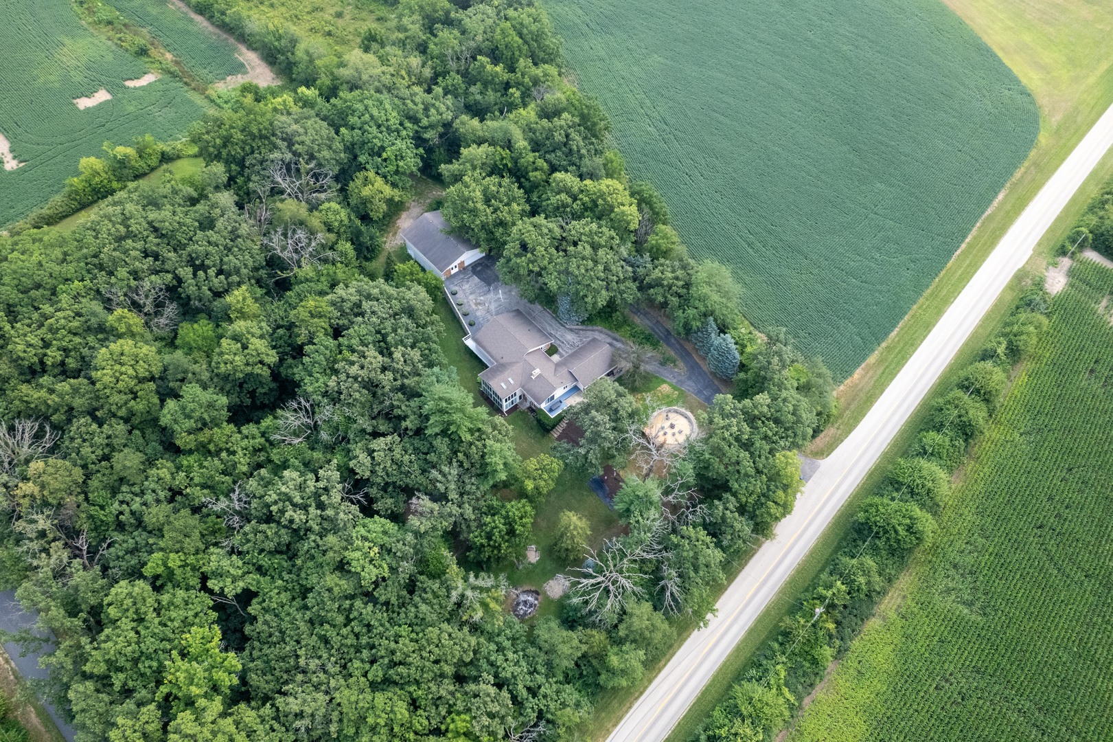 916 W Town Line Road Property Photo 3