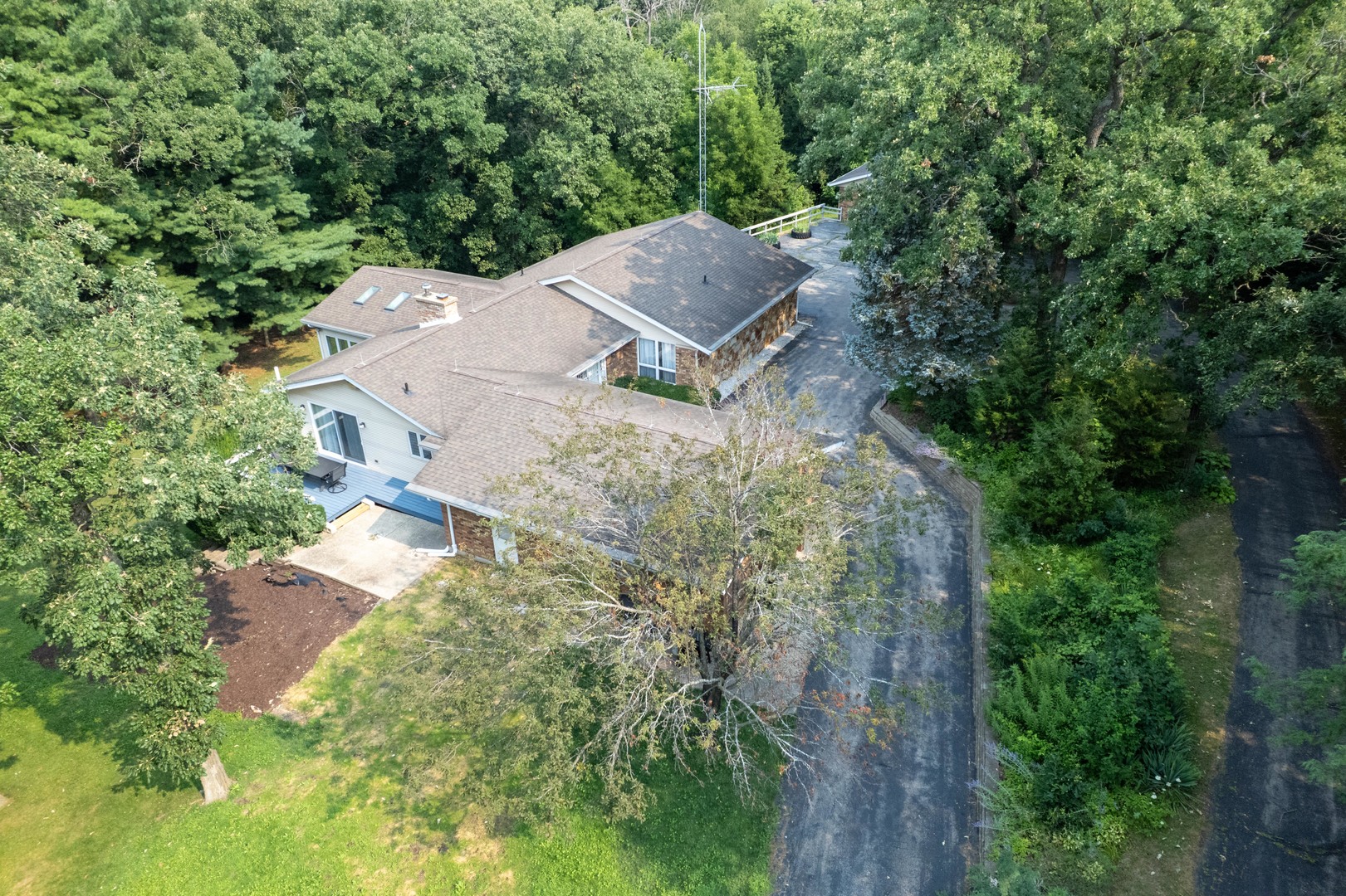 916 W Town Line Road Property Photo 7