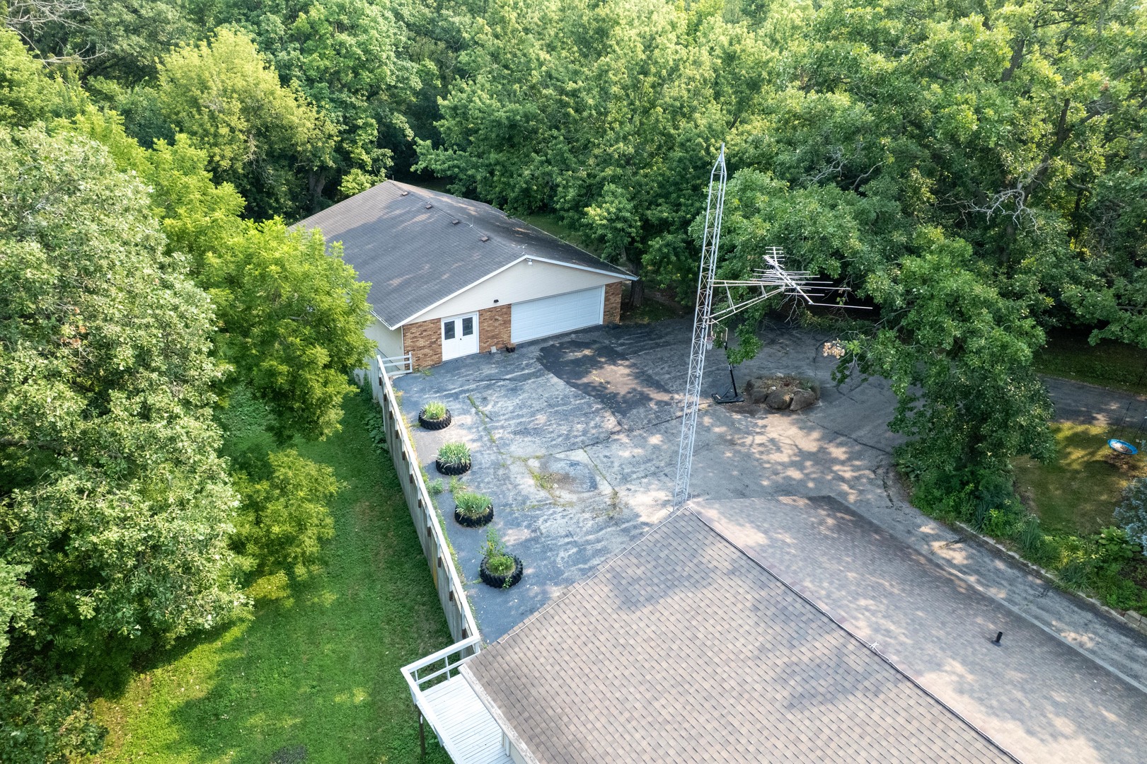 916 W Town Line Road Property Photo 8