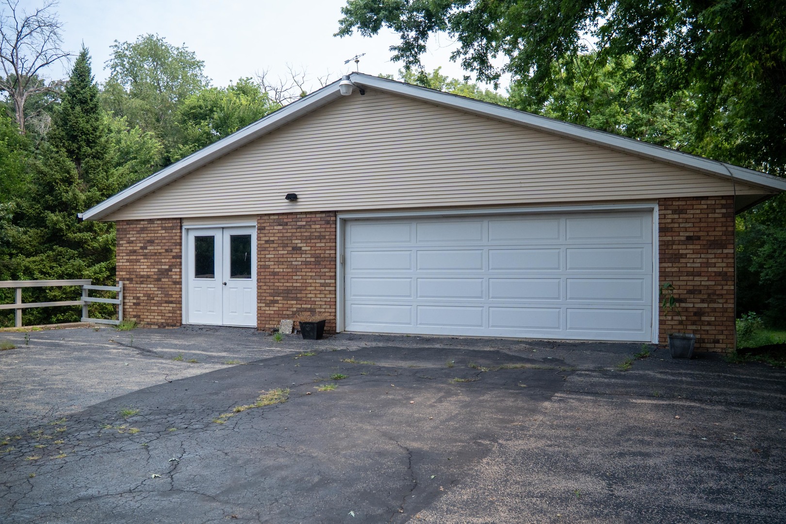 916 W Town Line Road Property Photo 41