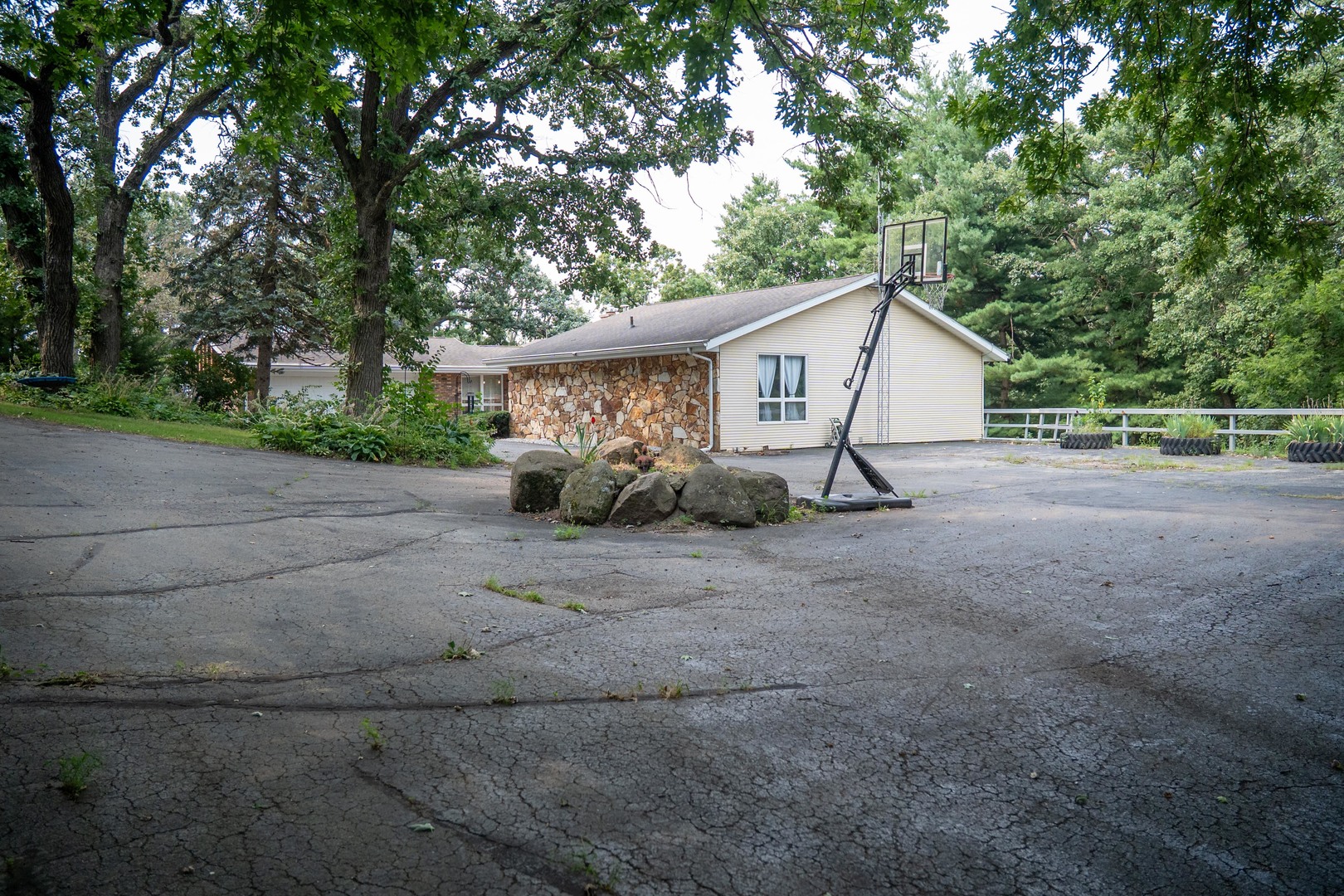 916 W Town Line Road Property Photo 44