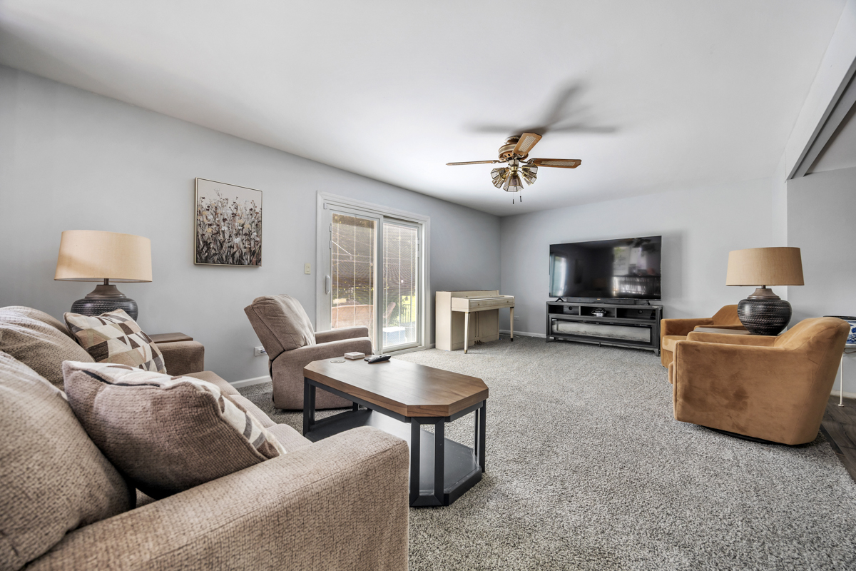 1727 Roosa Lane Property Photo 2