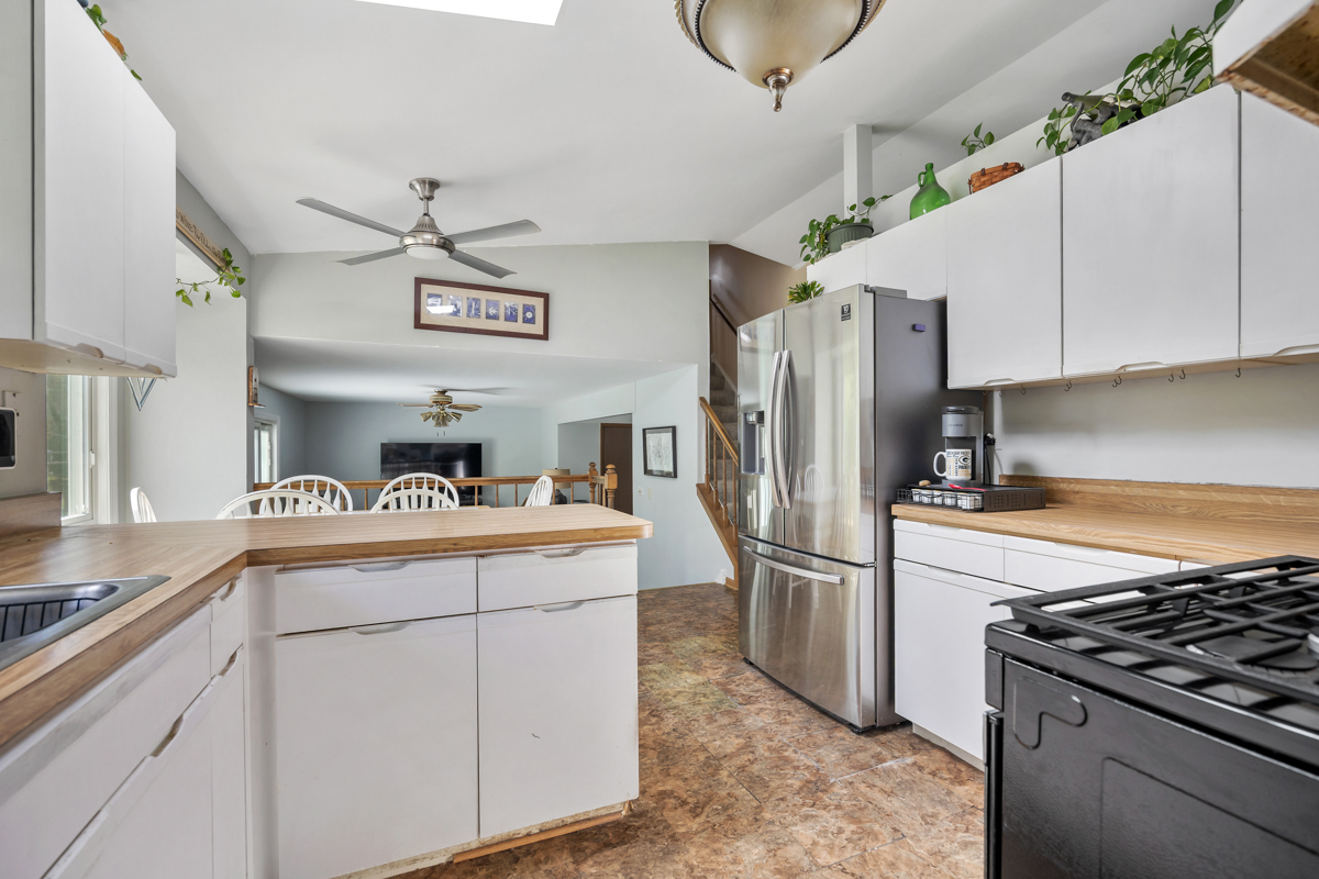 1727 Roosa Lane Property Photo 4