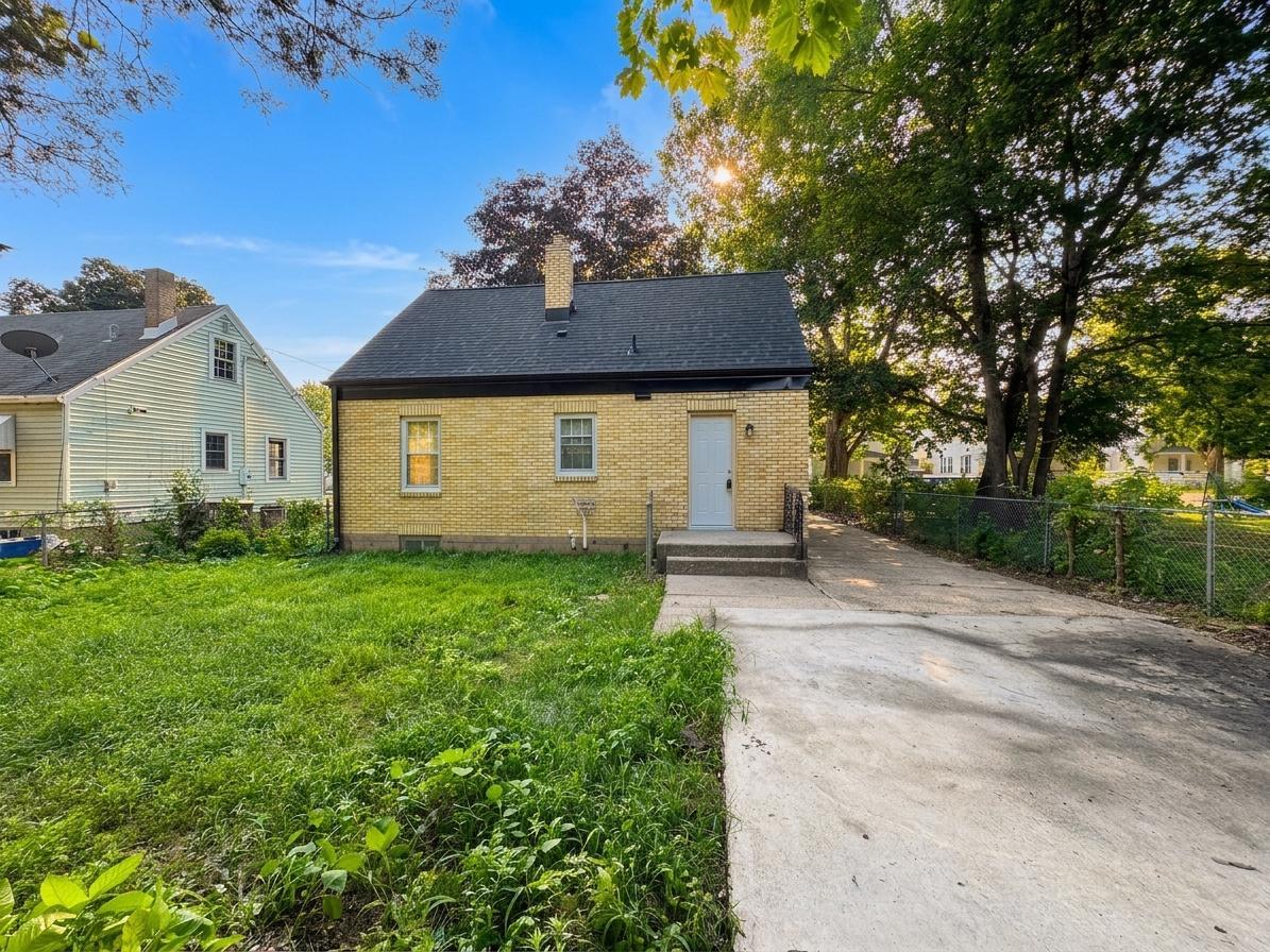 1619 Evergreen Street Property Photo 15