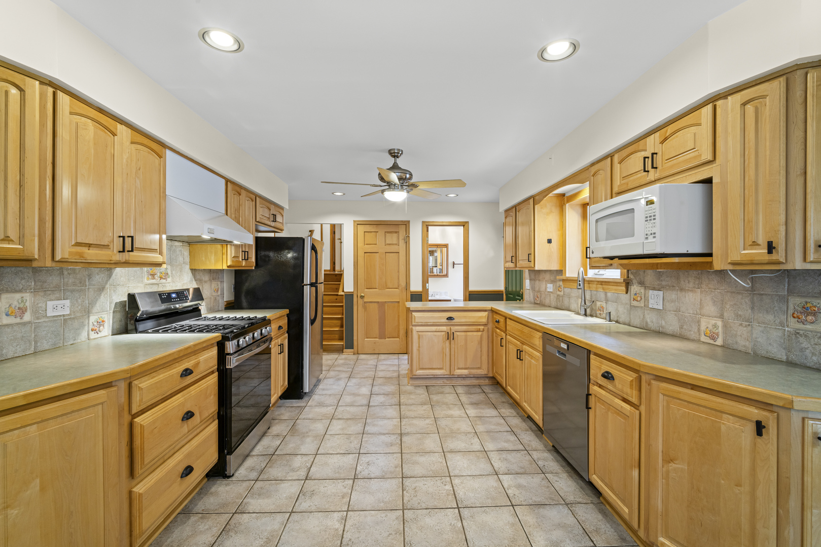 421 N Elm Street Property Photo 2