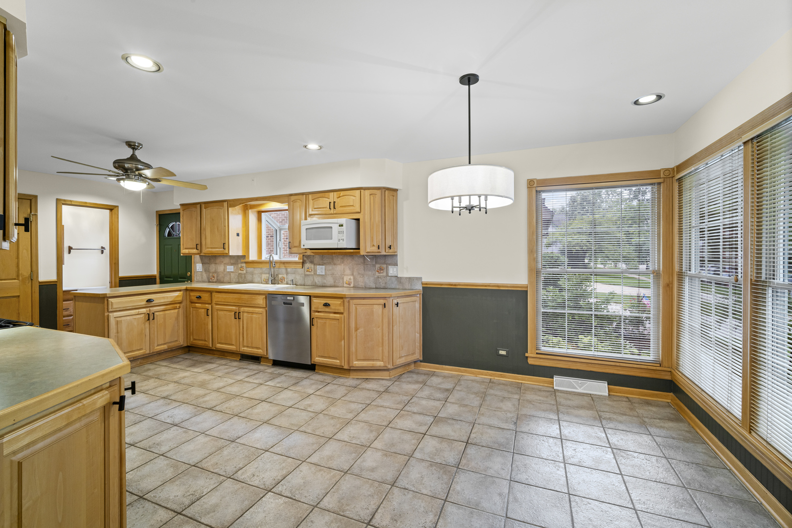 421 N Elm Street Property Photo 3
