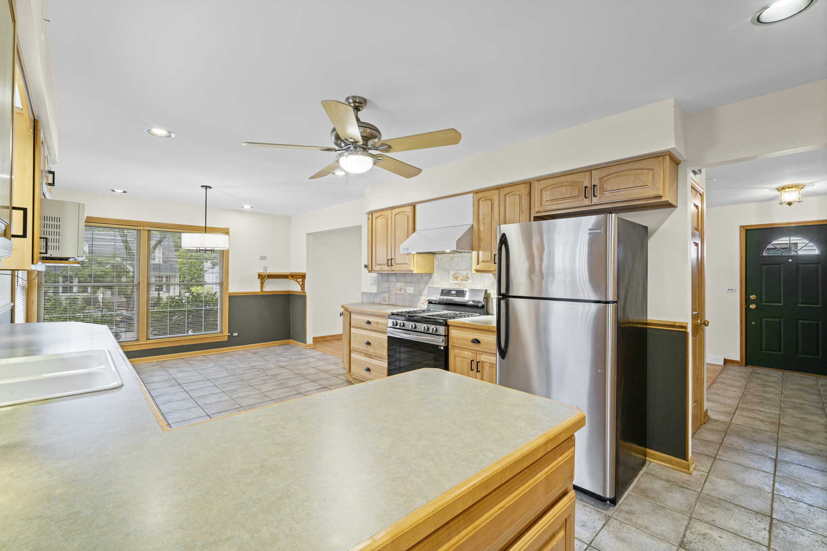 421 N Elm Street Property Photo 5