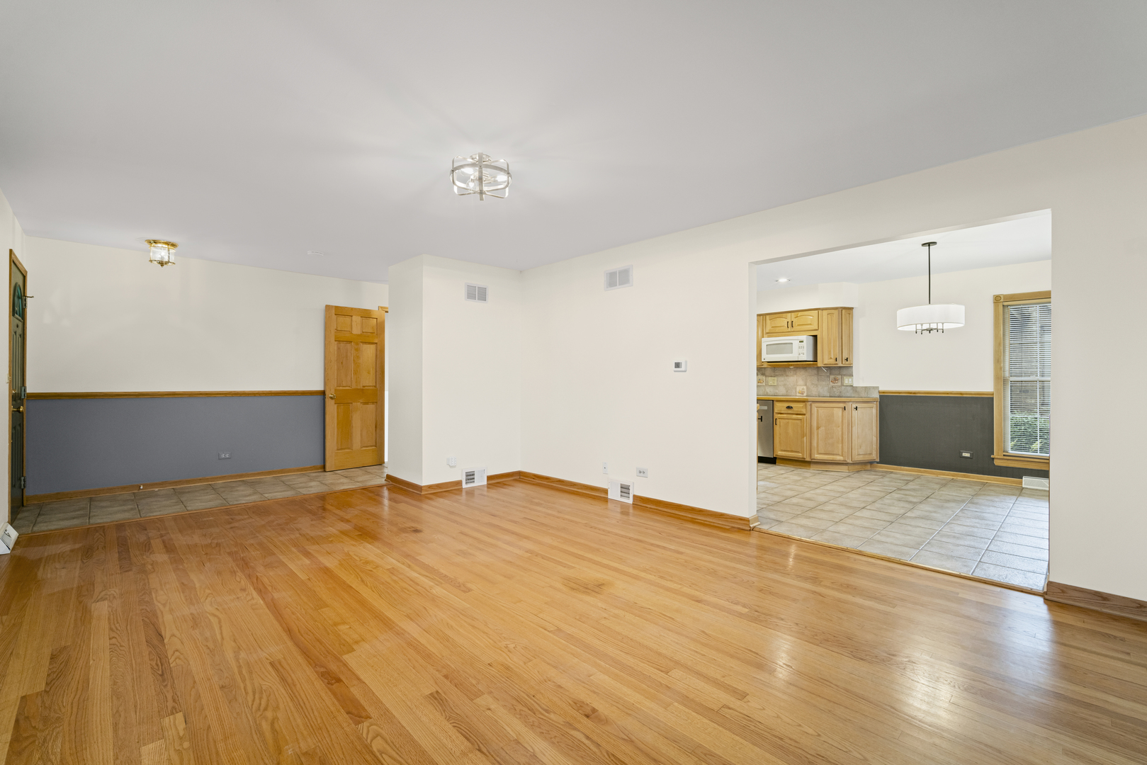 421 N Elm Street Property Photo 6
