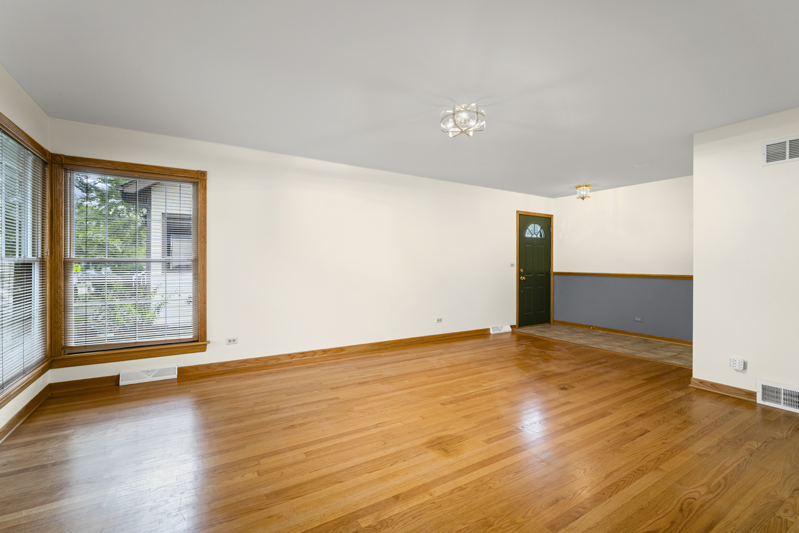 421 N Elm Street Property Photo 8
