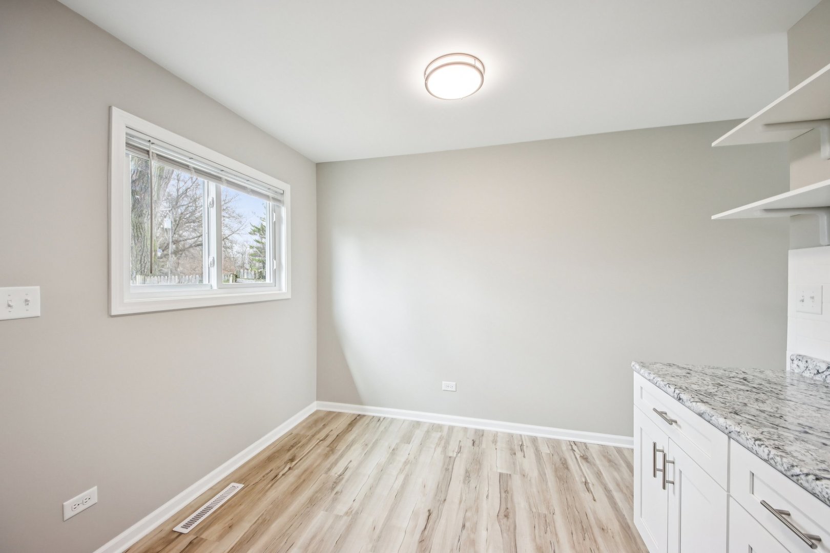 65 Della Street Property Photo 8