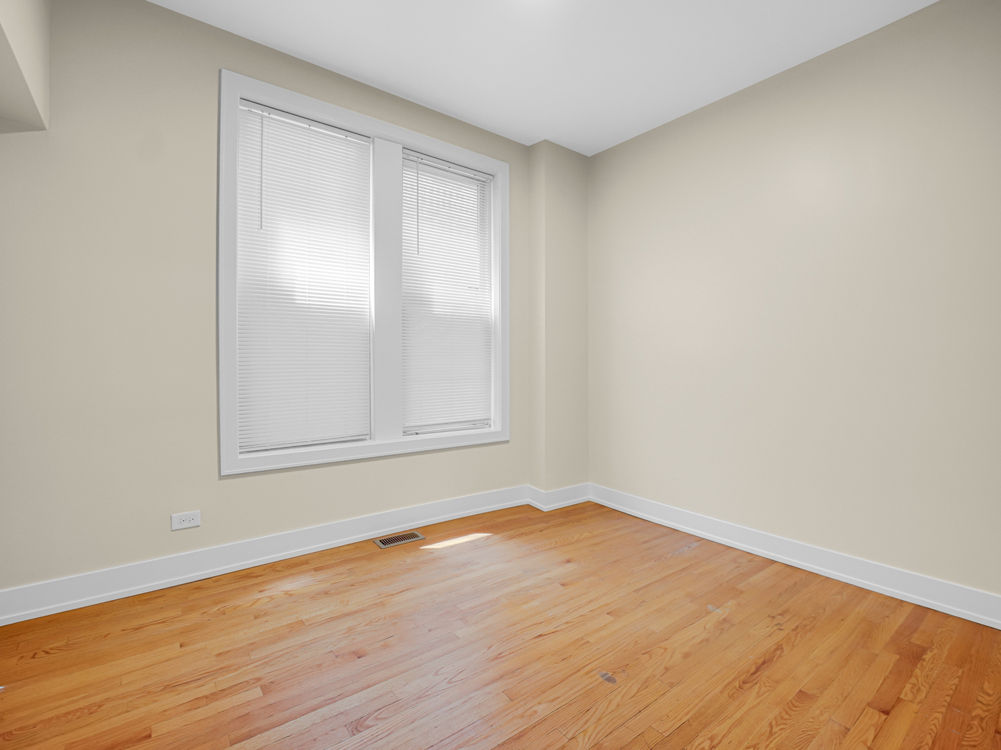 4333 W Lexington Street Property Photo 6