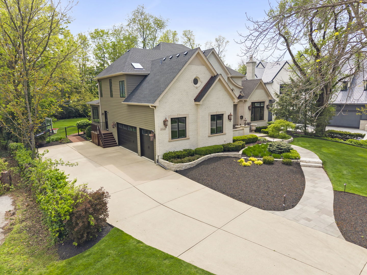 1046 Sylvan Circle Property Photo 3
