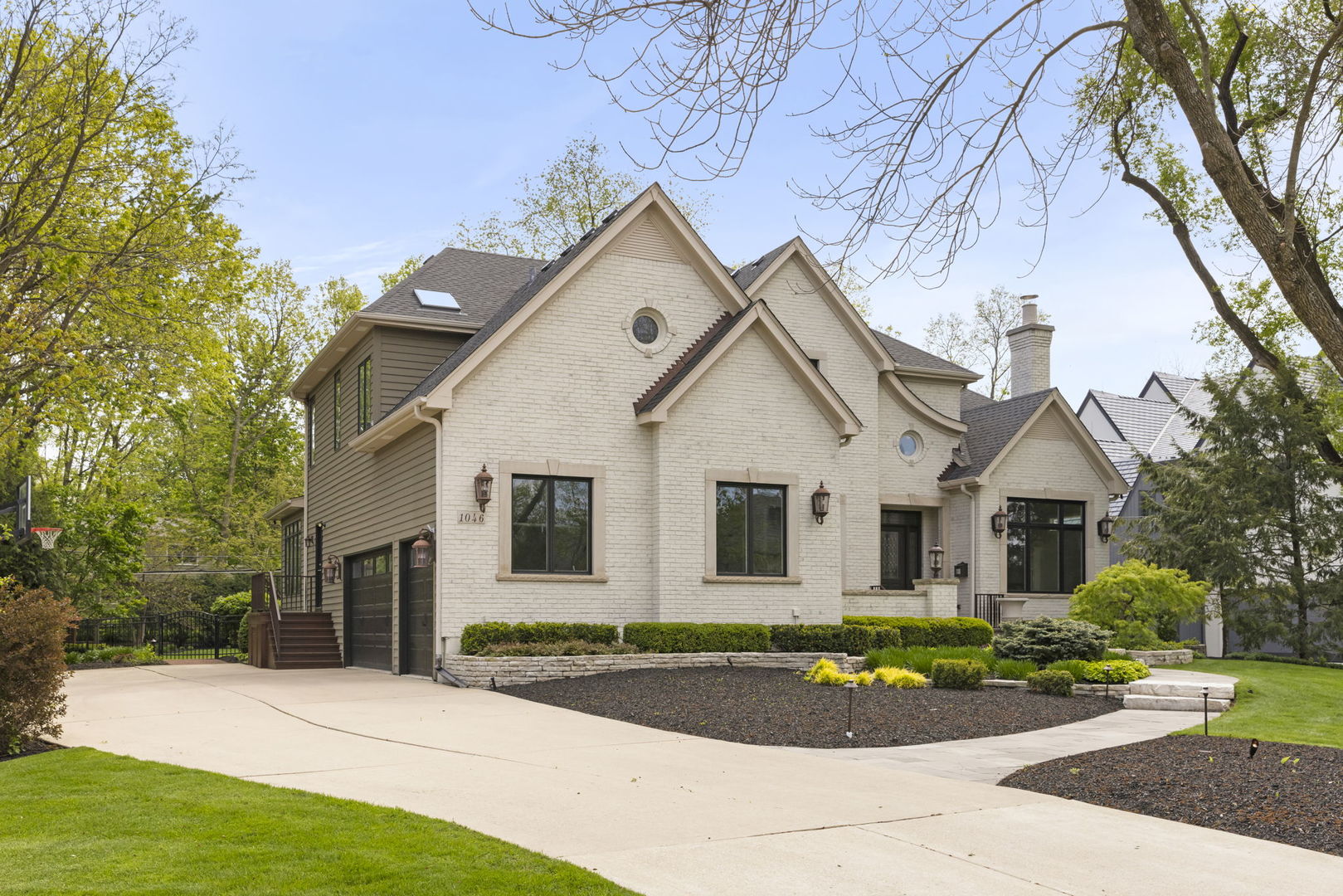 1046 Sylvan Circle Property Photo 4