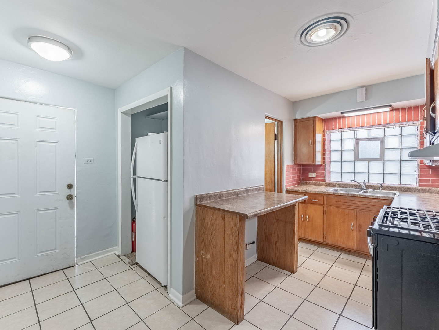 3847 Euclid Avenue Property Photo 2