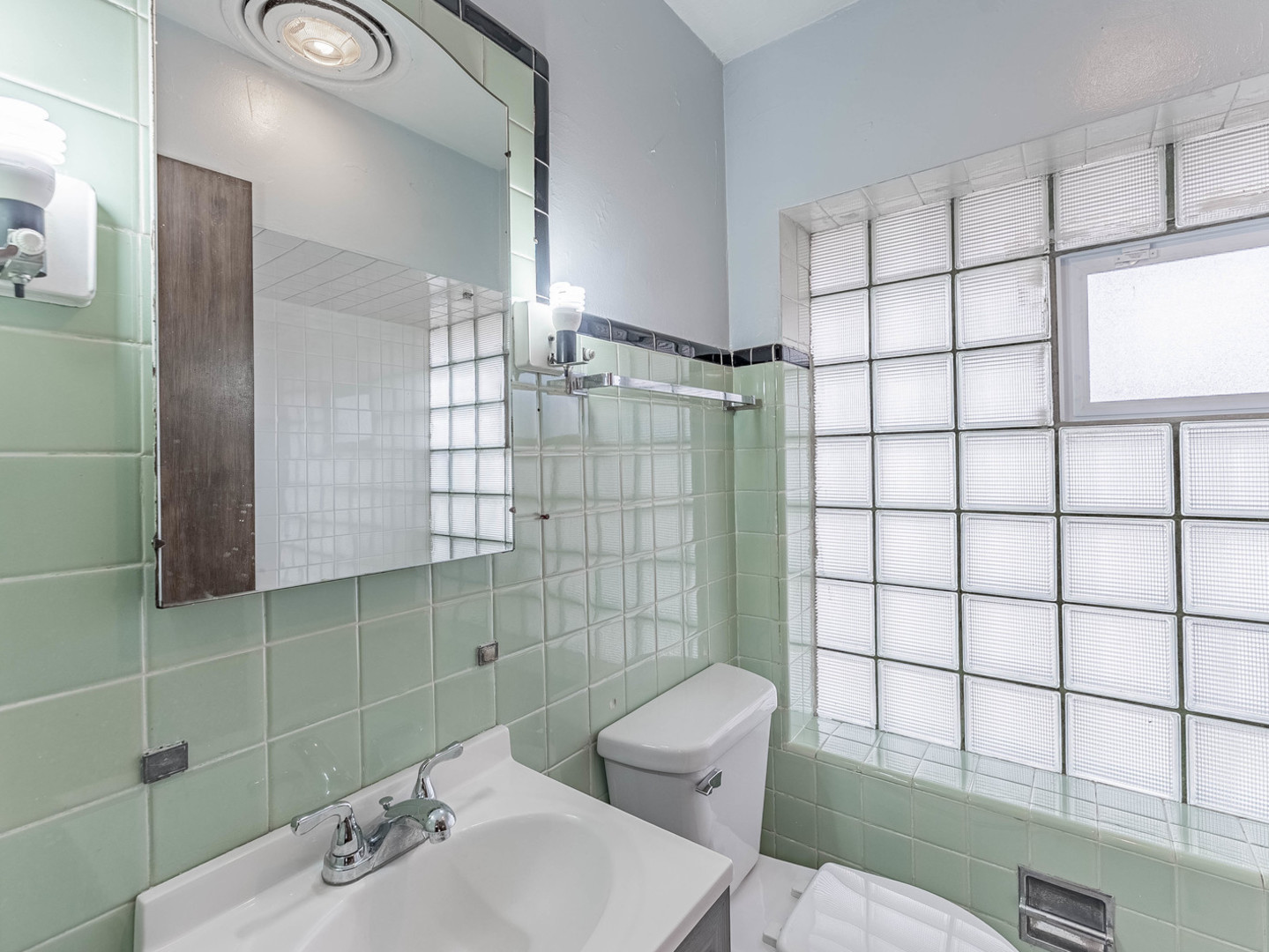 3847 Euclid Avenue Property Photo 3