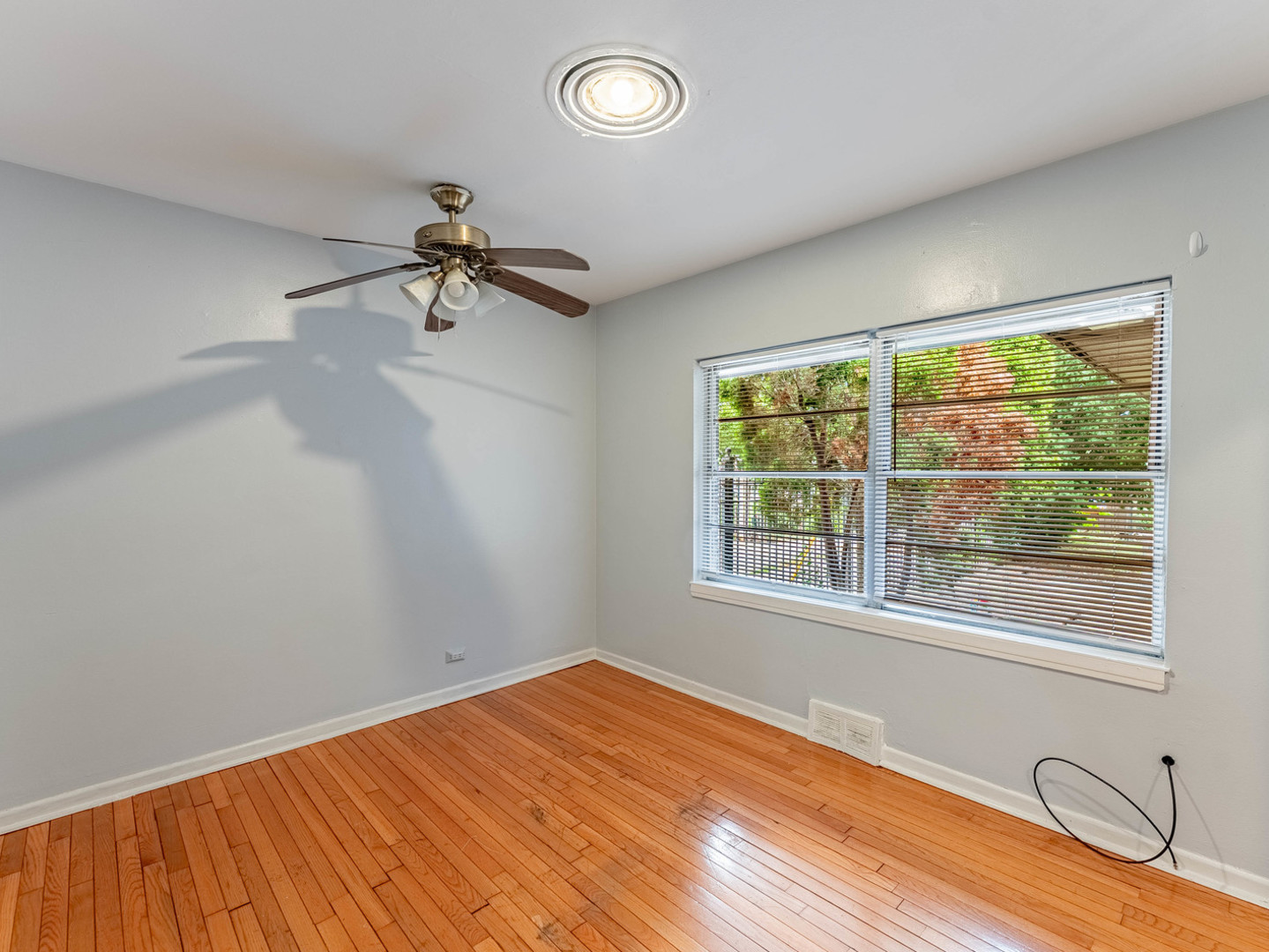 3847 Euclid Avenue Property Photo 4