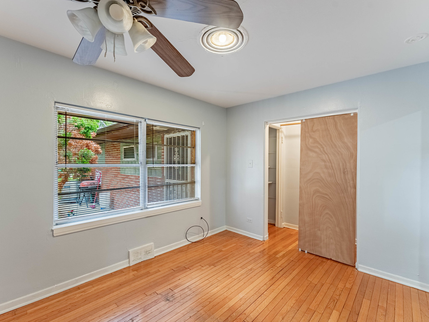 3847 Euclid Avenue Property Photo 5