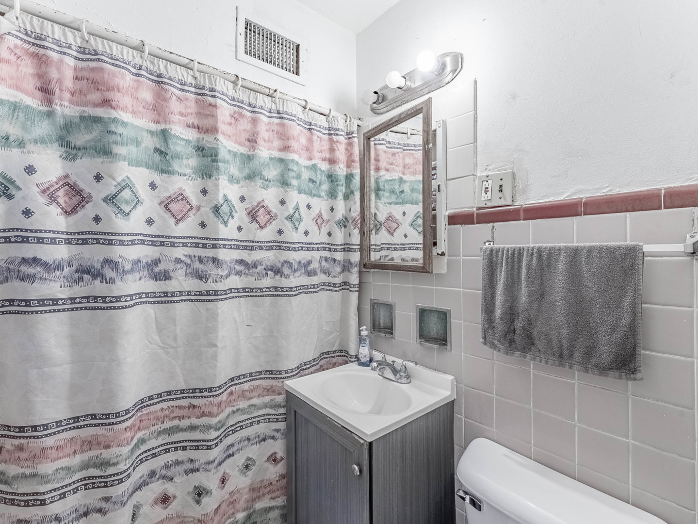 3847 Euclid Avenue Property Photo 14