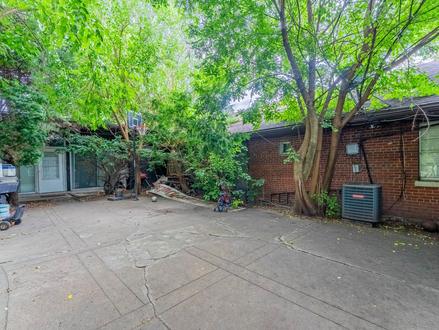 3847 Euclid Avenue Property Photo 27