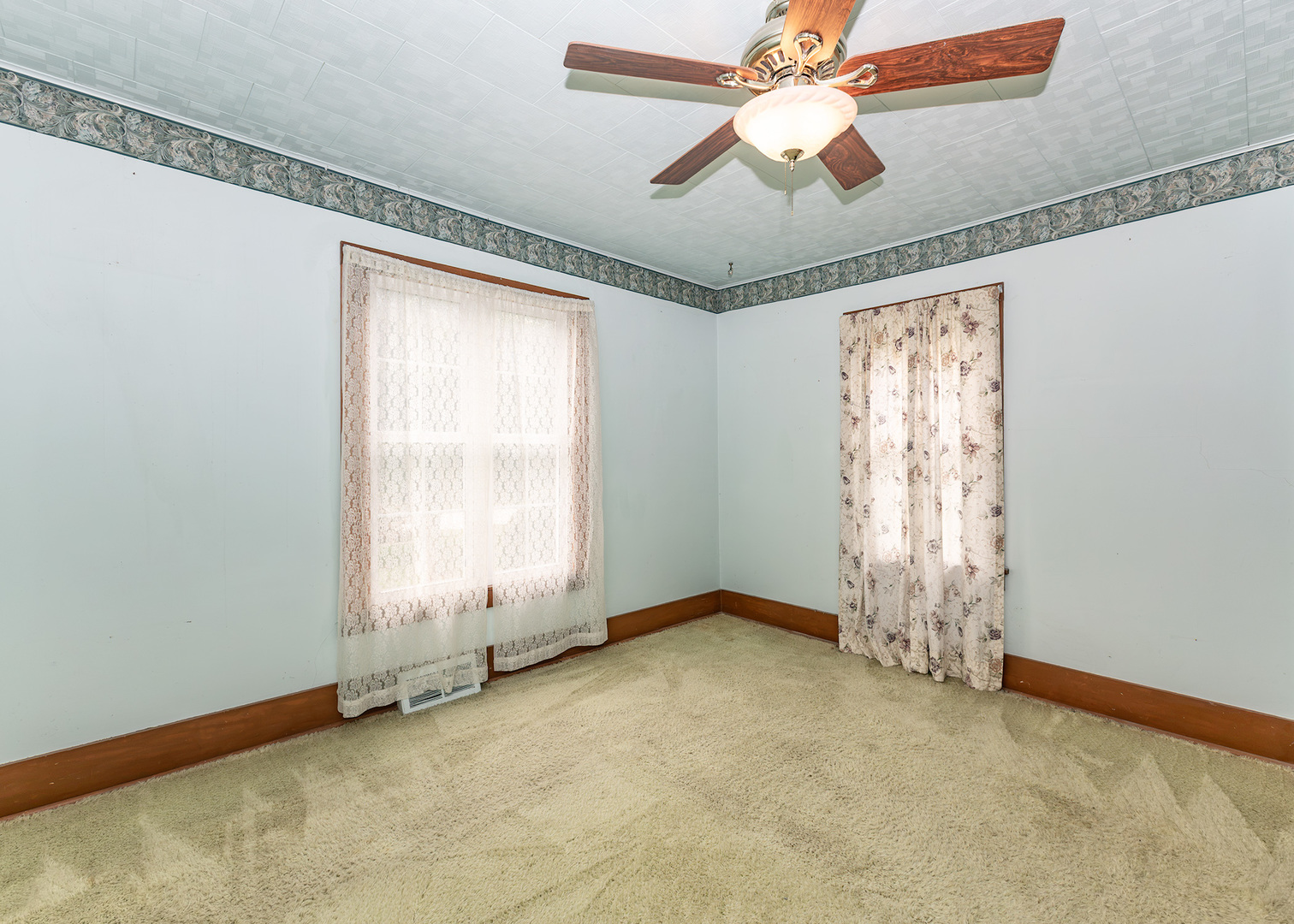 214 S Ridge Street Property Photo 9