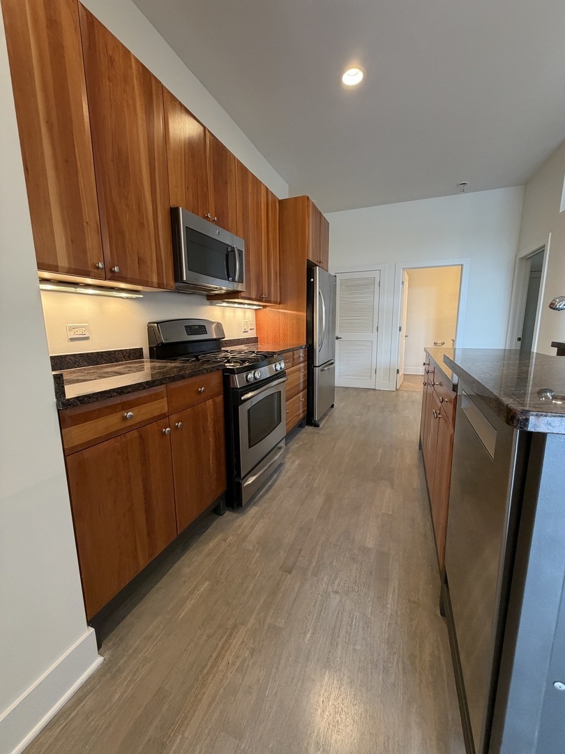 725 N Aberdeen Street 209 Property Photo 13