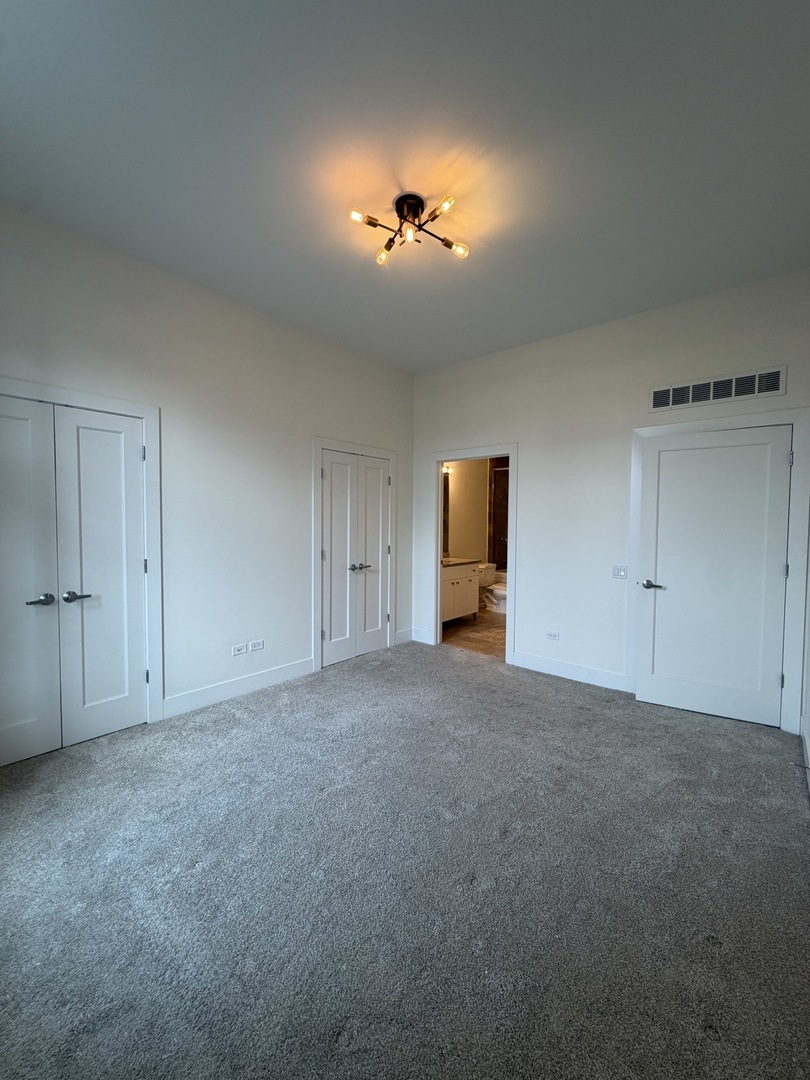 725 N Aberdeen Street 209 Property Photo 15