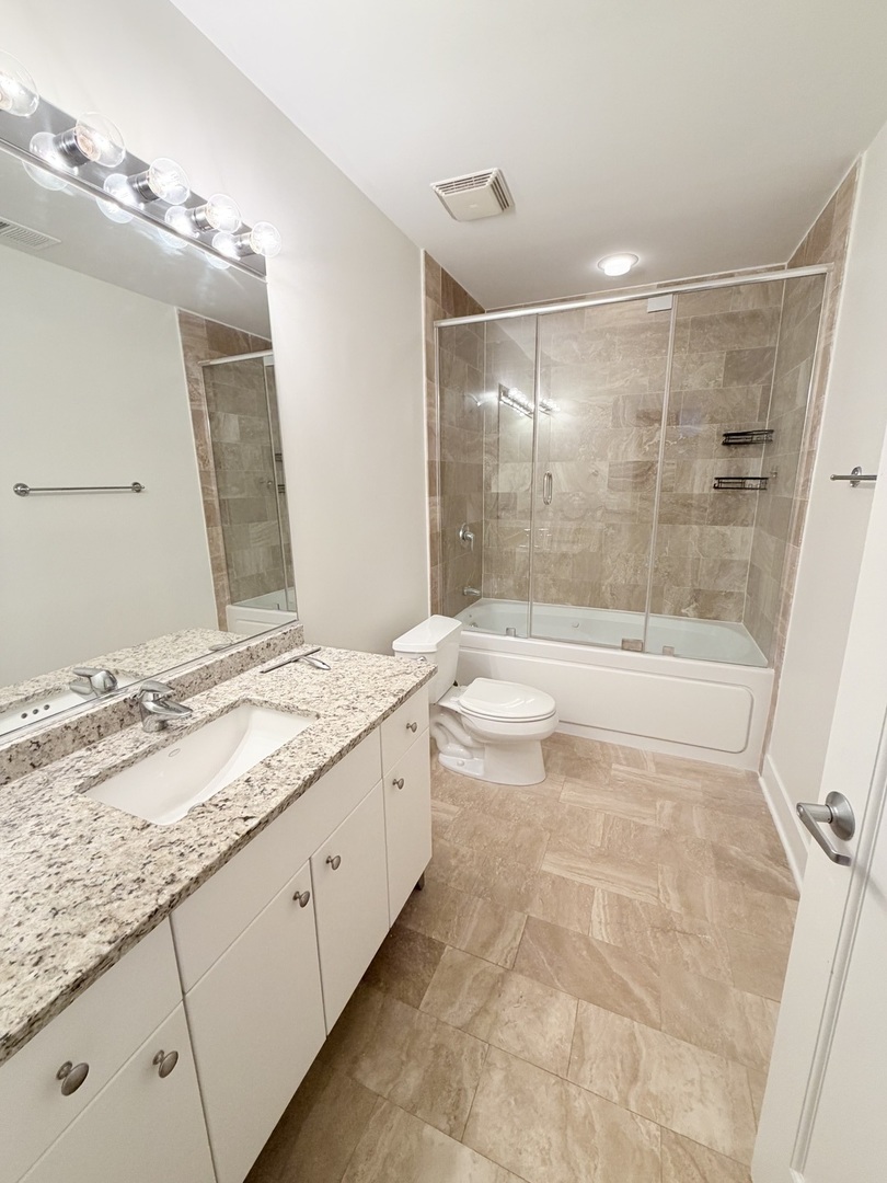 725 N Aberdeen Street 209 Property Photo 17