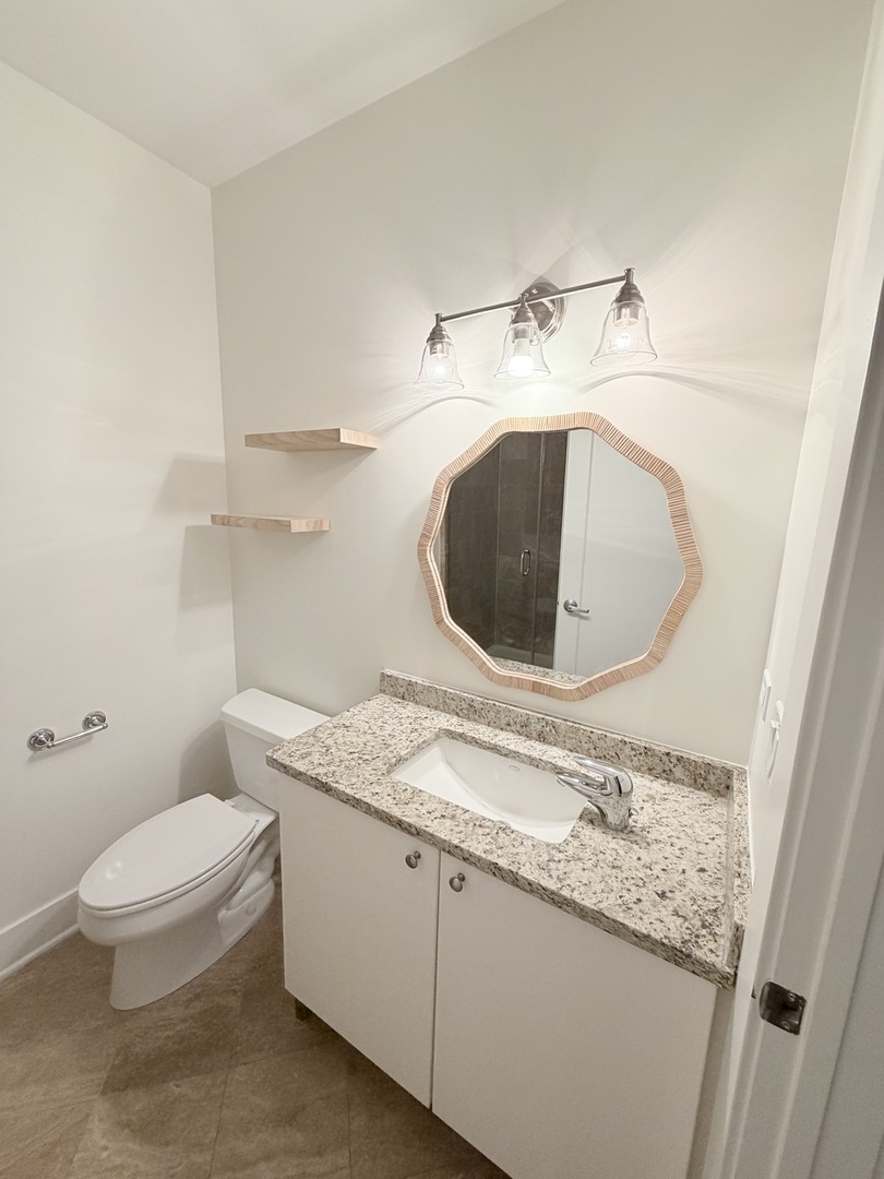 725 N Aberdeen Street 209 Property Photo 22
