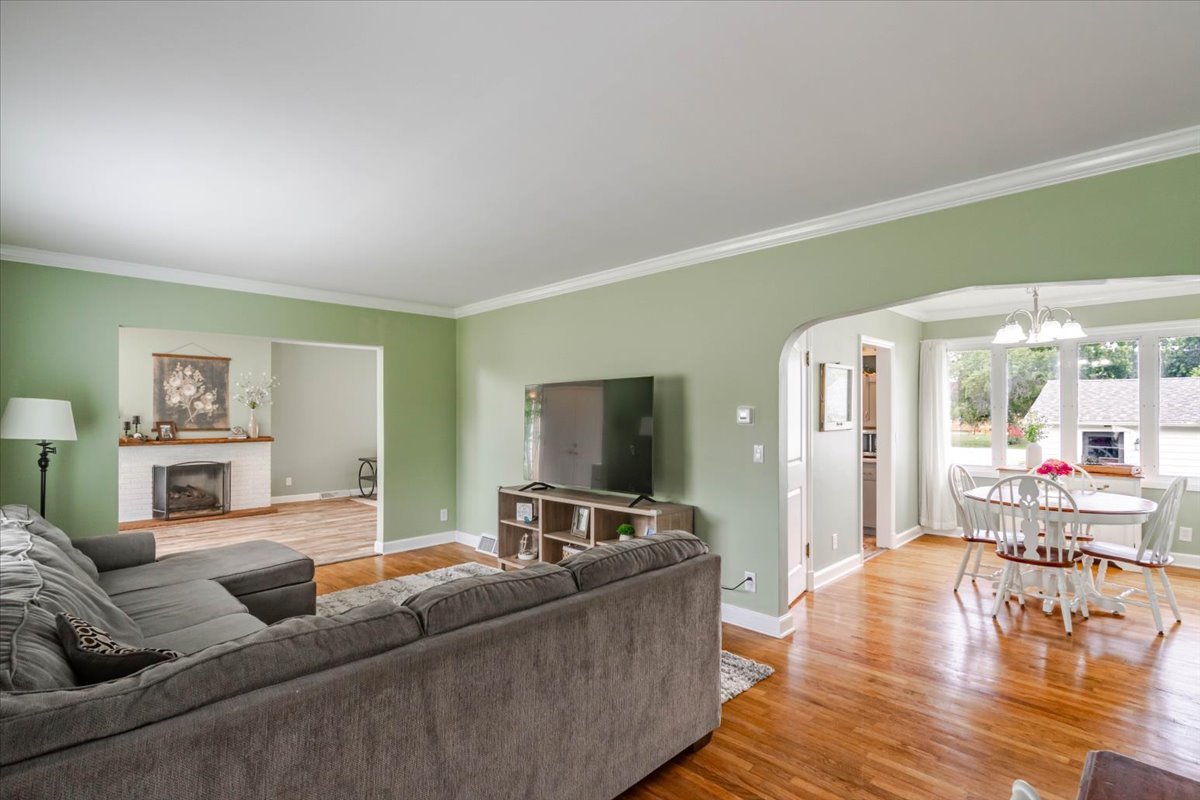111 E 7th Street Property Photo 11