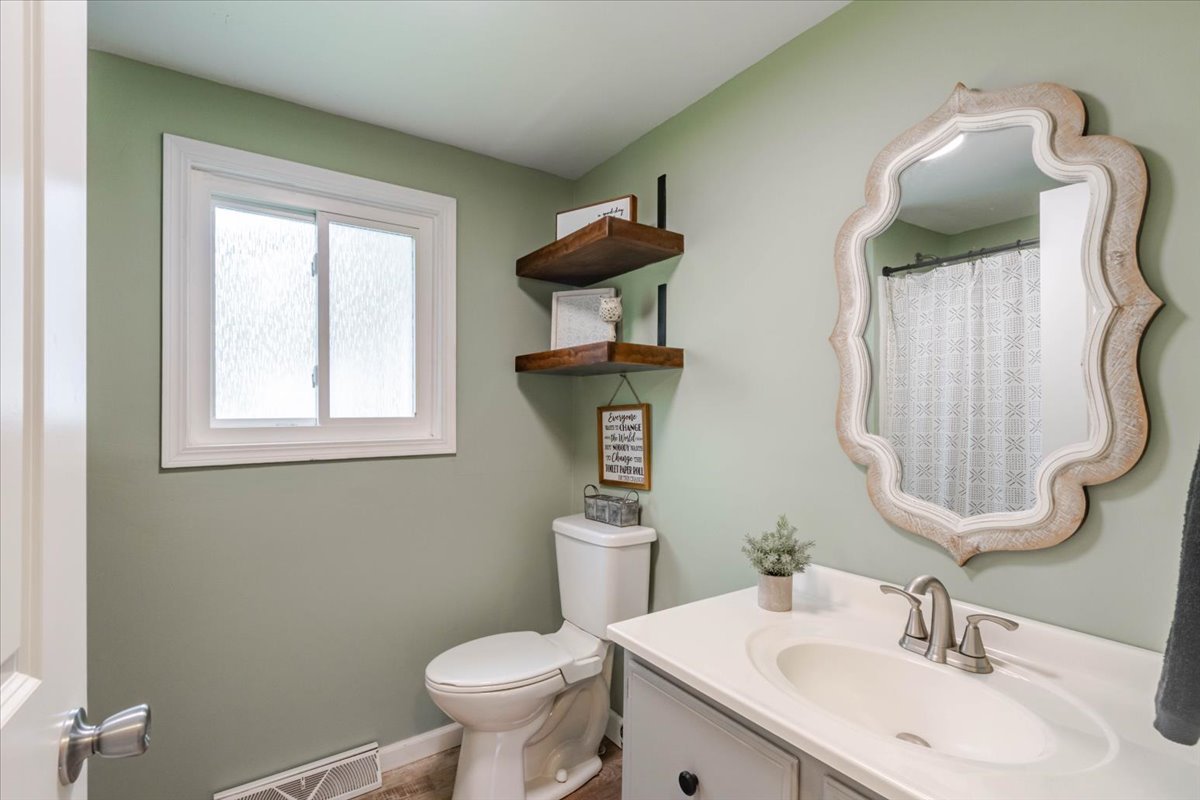 111 E 7th Street Property Photo 17