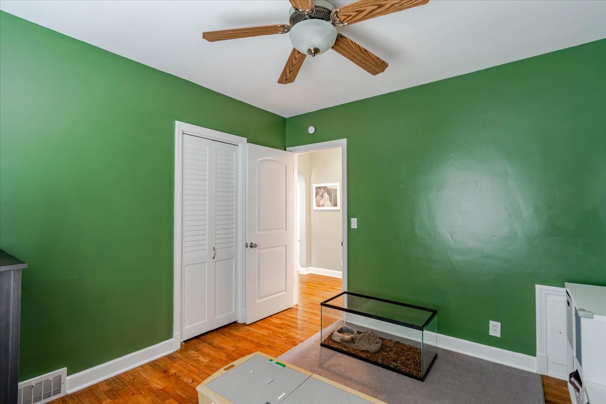 111 E 7th Street Property Photo 19