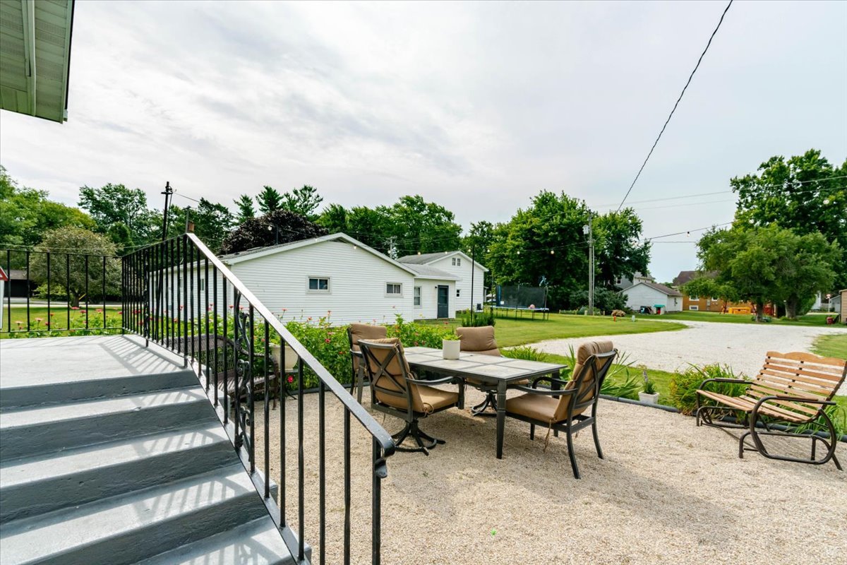 111 E 7th Street Property Photo 33