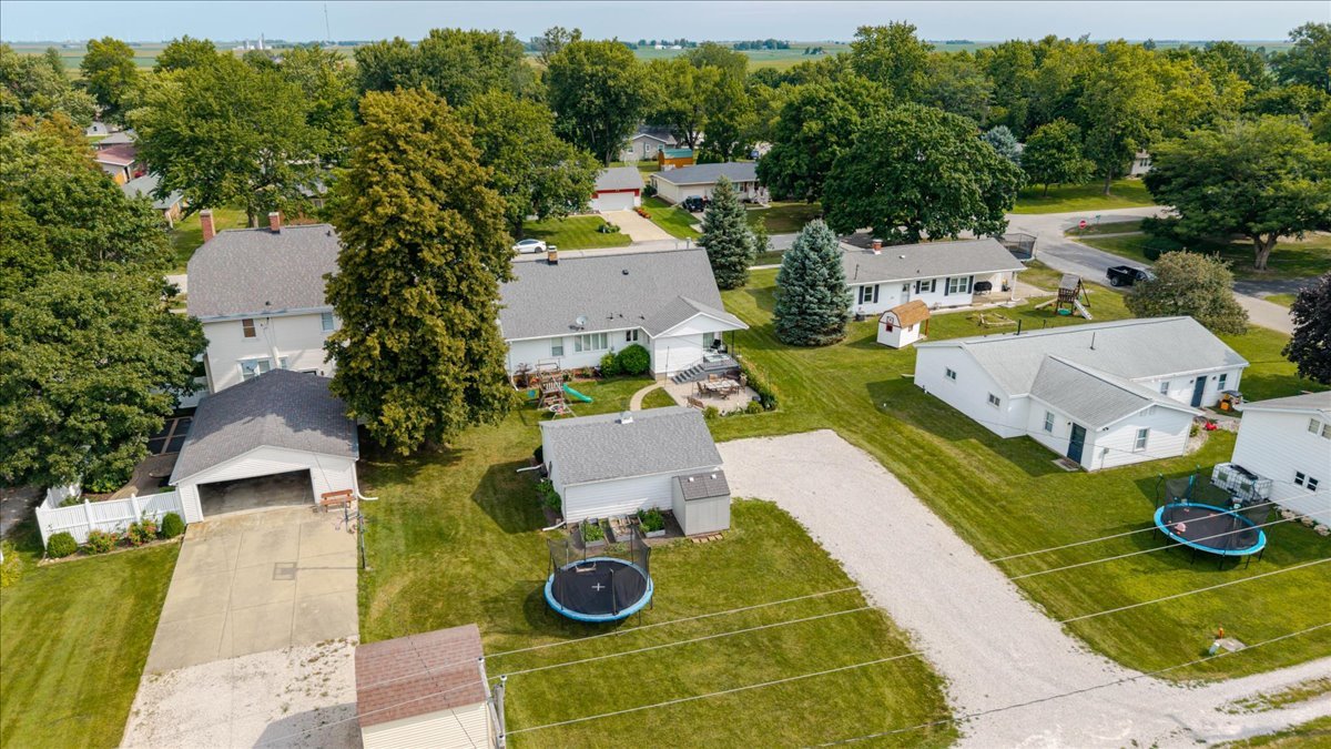 111 E 7th Street Property Photo 45
