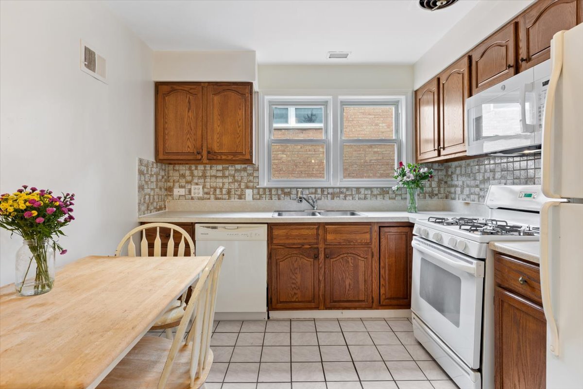 8920 Lamon Avenue 2b Property Photo 3