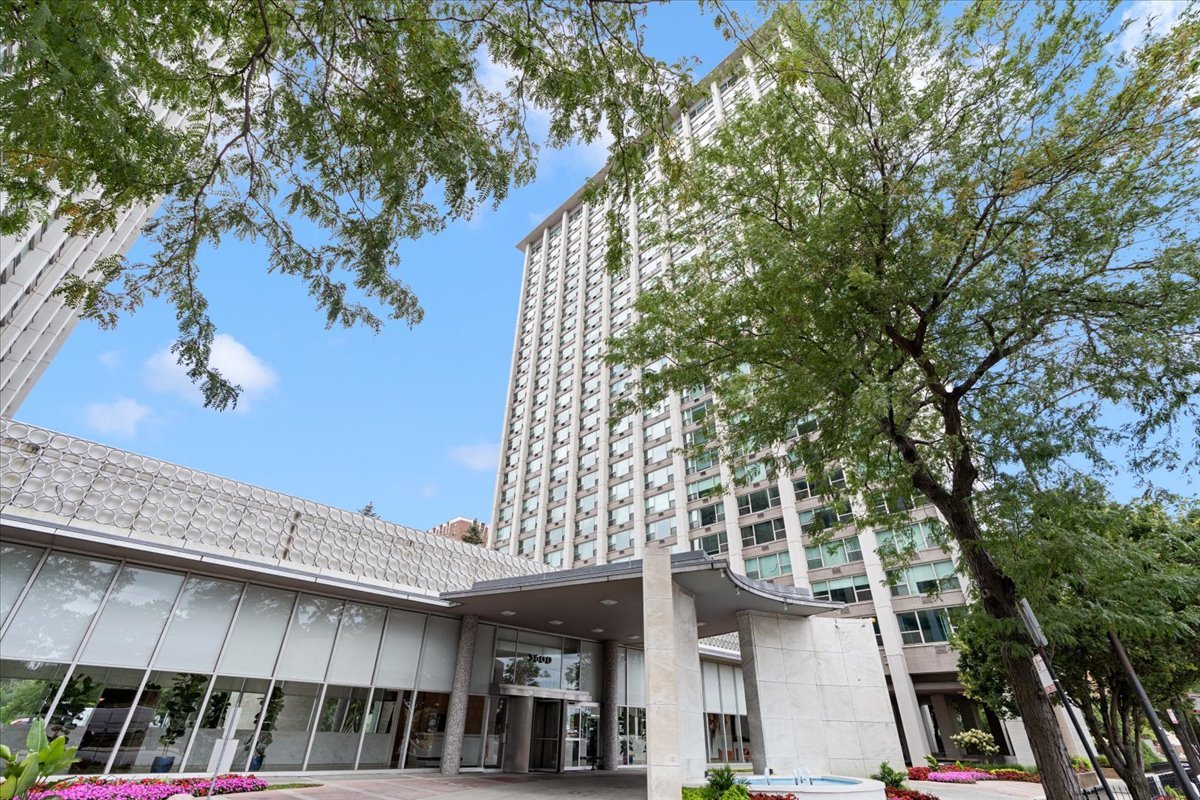 3600 N Lake Shore Drive 325 Property Photo 2