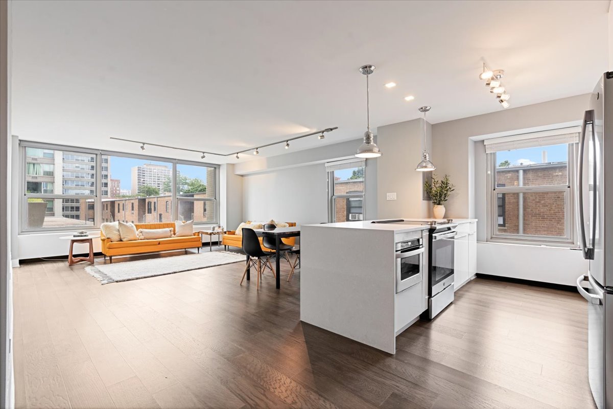 3600 N Lake Shore Drive 325 Property Photo 3