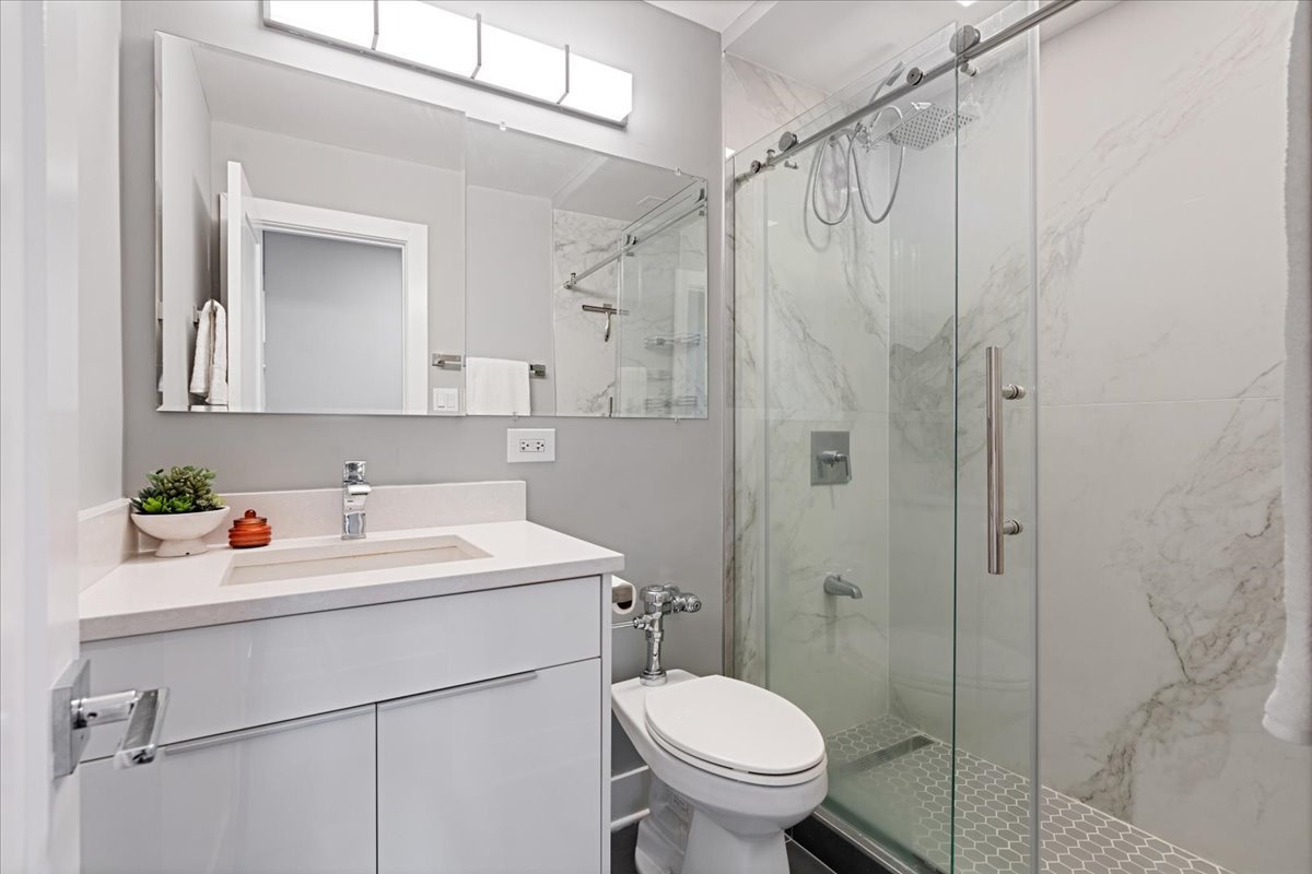 3600 N Lake Shore Drive 325 Property Photo 11