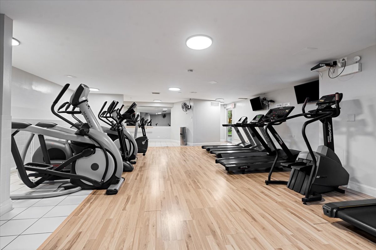3600 N Lake Shore Drive 325 Property Photo 16