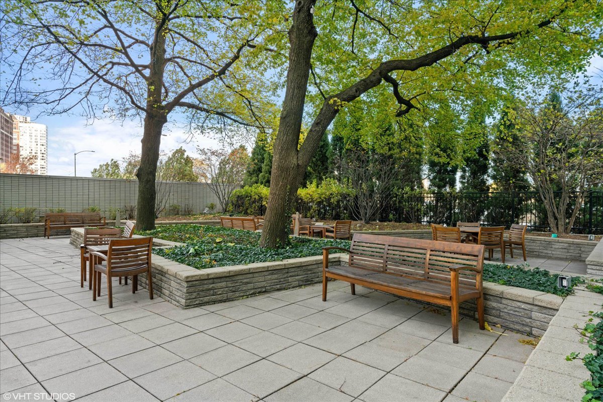 3600 N Lake Shore Drive 325 Property Photo 19