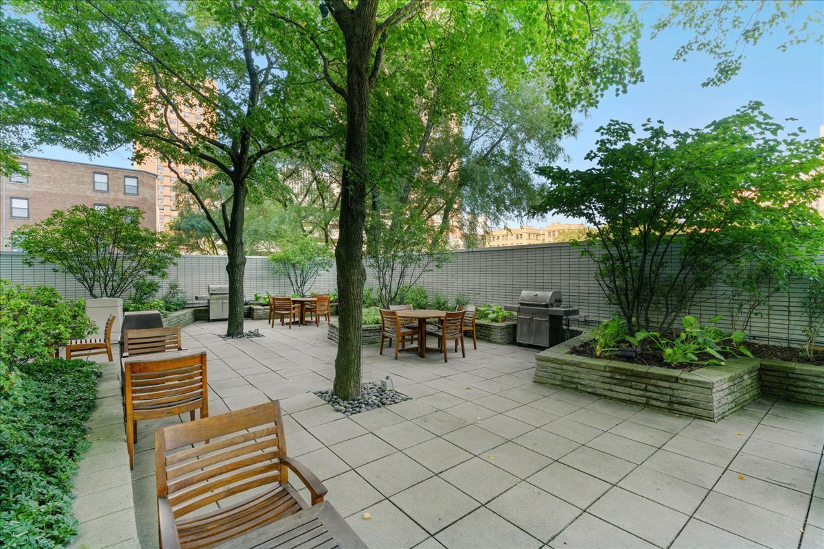 3600 N Lake Shore Drive 325 Property Photo 20