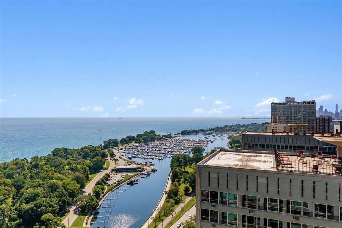 3600 N Lake Shore Drive 325 Property Photo 22