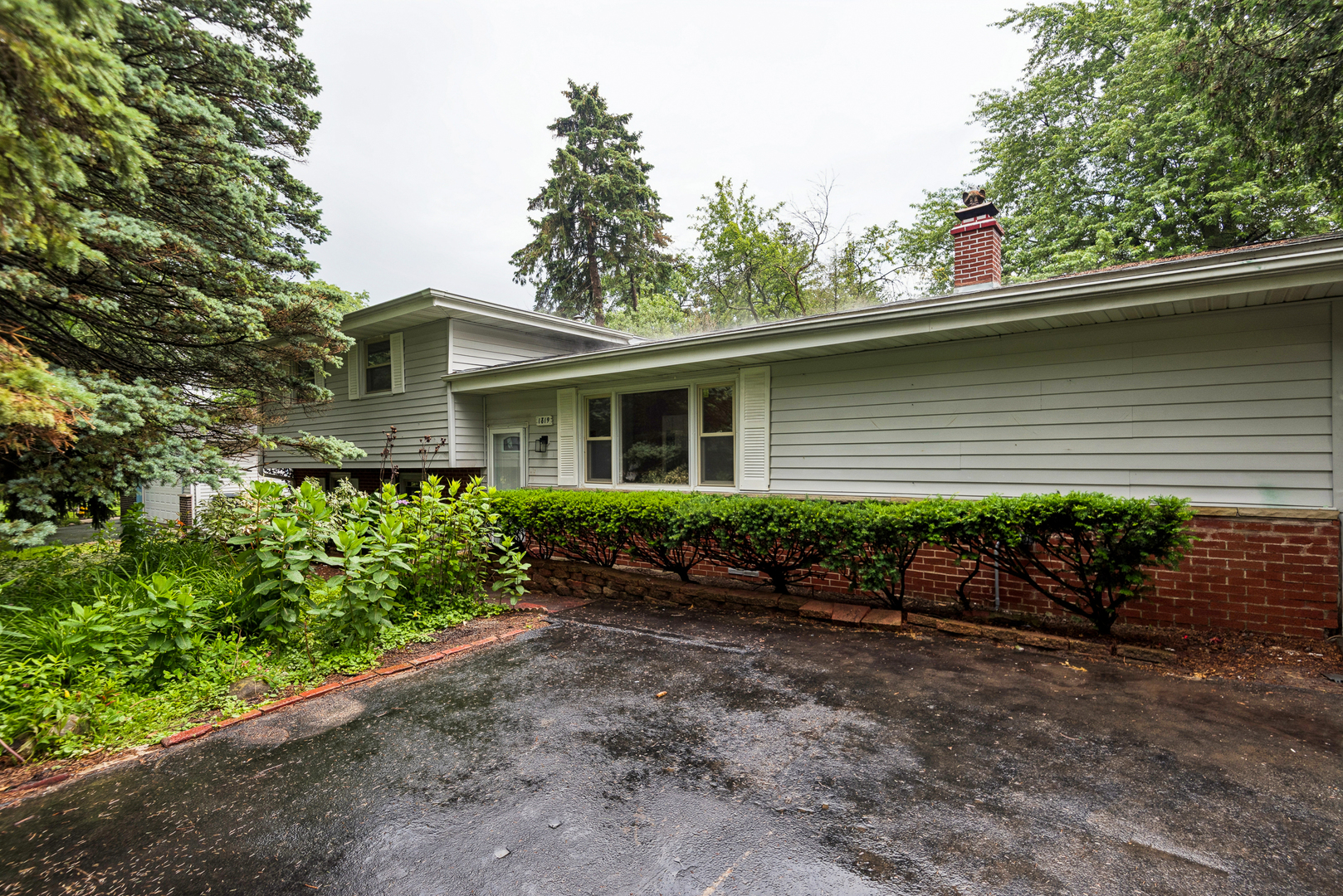 1819 Elmwood Drive Property Photo 1