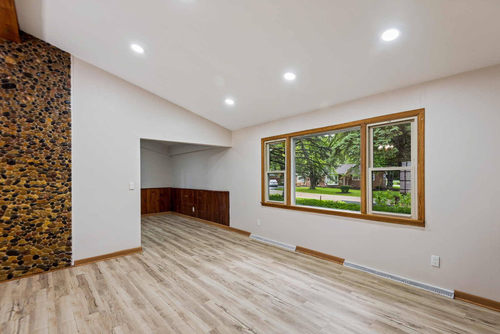 1819 Elmwood Drive Property Photo 8
