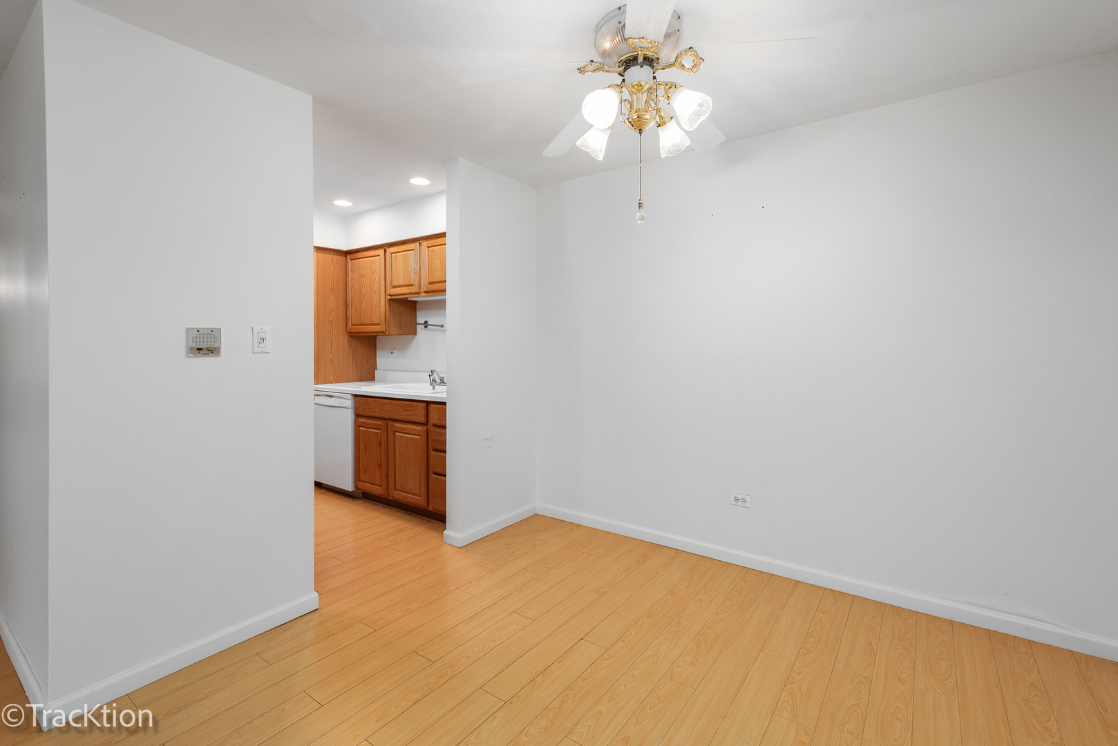 6147 Knoll Wood Court 204 Property Photo 4