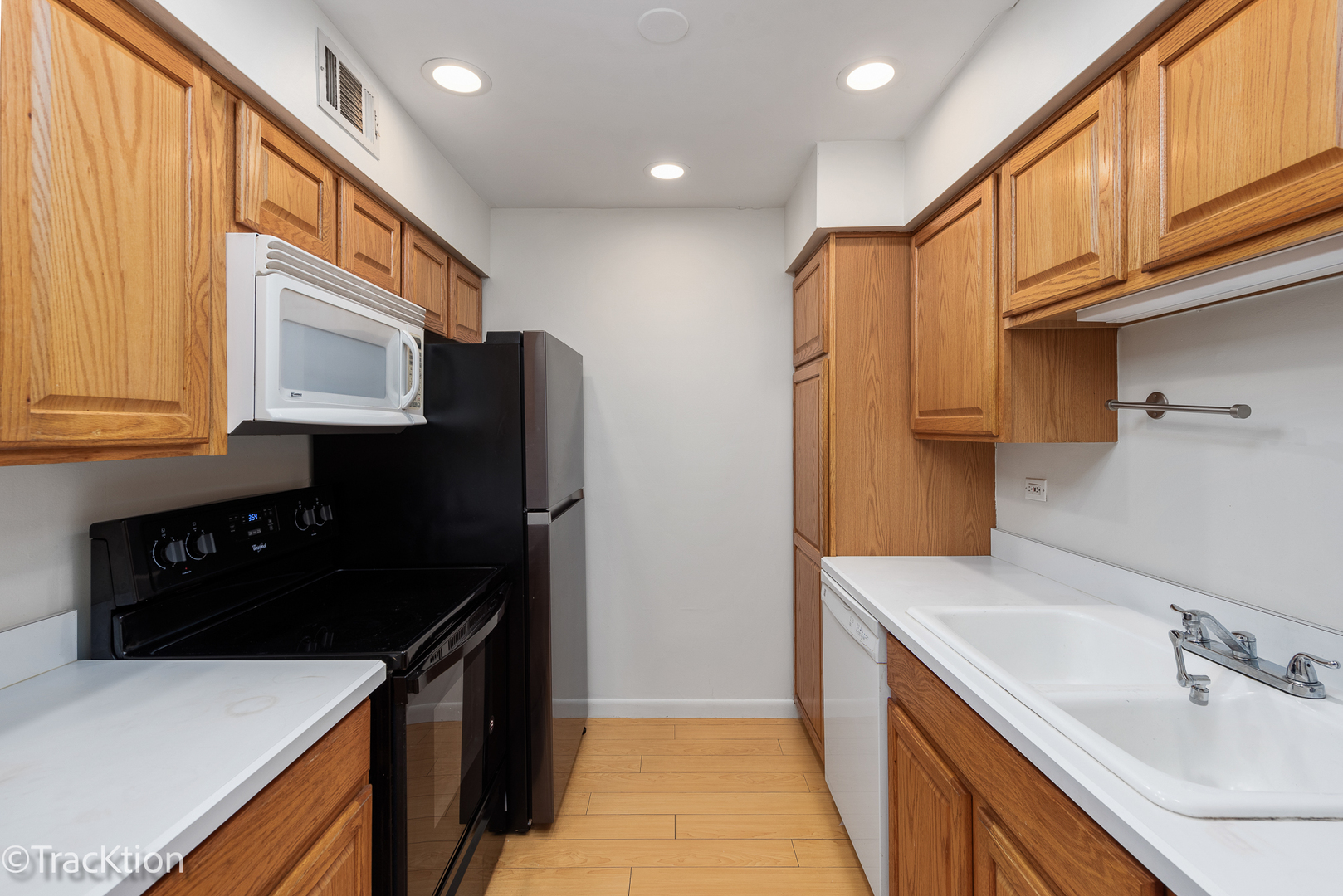 6147 Knoll Wood Court 204 Property Photo 6