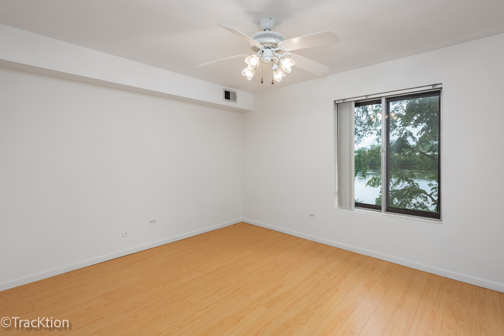 6147 Knoll Wood Court 204 Property Photo 7